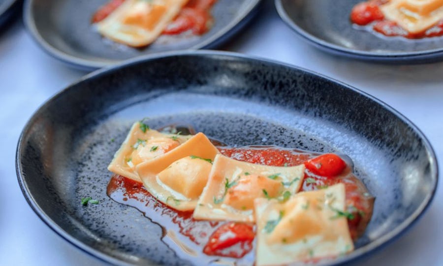 Bella Restaurant and Lounge 