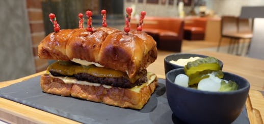 The Warehouse Wine & Tapas Bar  / Pearl Rotana Capital Centre / Abu Dhabi