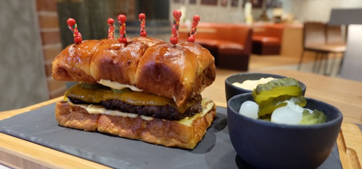 The Warehouse Wine & Tapas Bar  / Pearl Rotana Capital Centre / Abu Dhabi