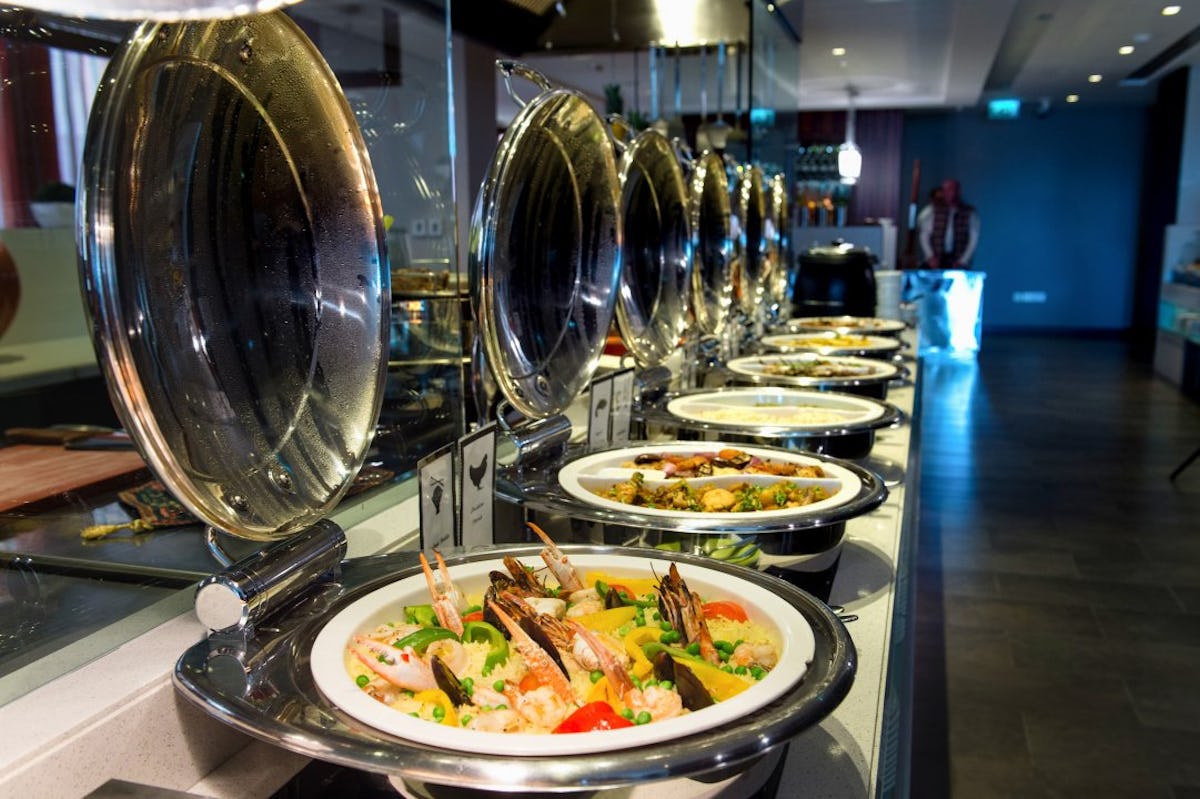 C Taste Restaurant - Centro Al Manhal Rotana