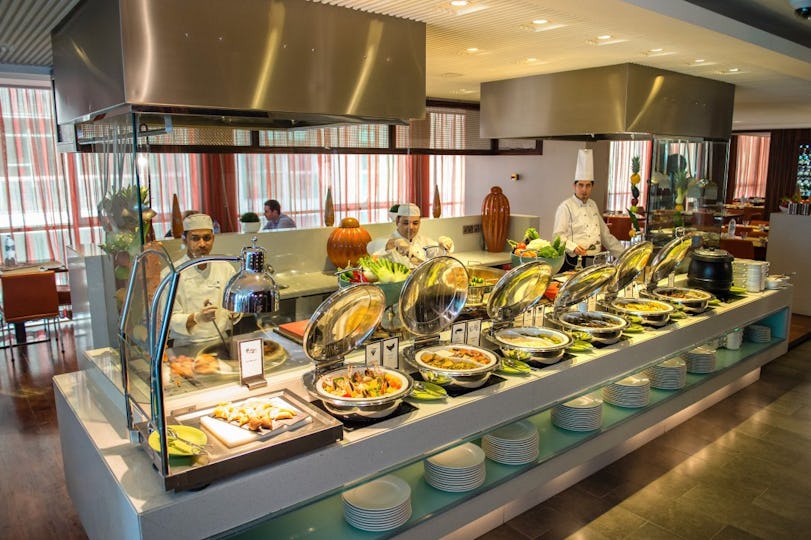 C Taste Restaurant - Centro Al Manhal Rotana