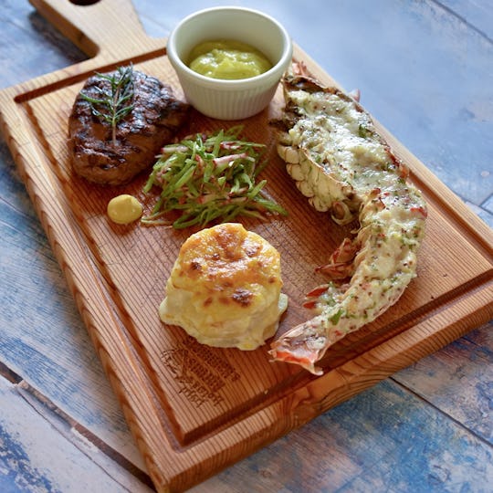 Aprons & Hammers The Beach