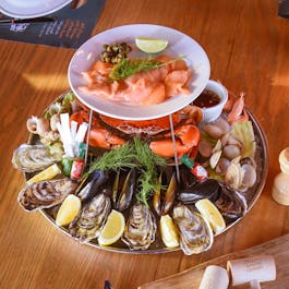 Aprons & Hammers La Mer