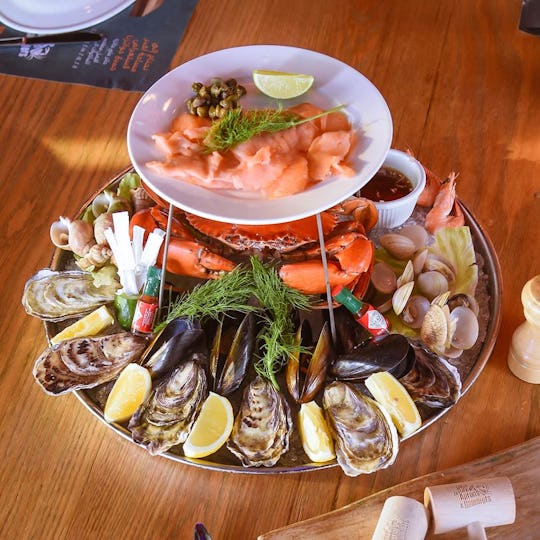 Aprons & Hammers La Mer