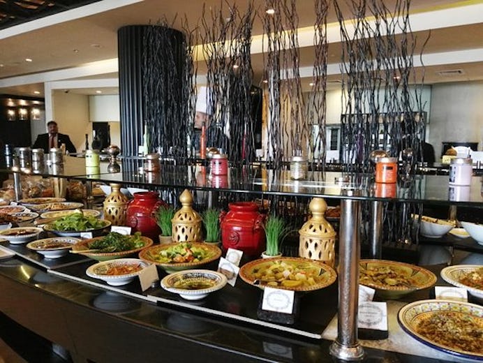 Corniche All Day Dining at Sofitel Abu Dhabi Corniche