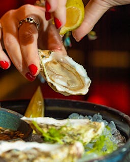 Off the wall - Hotel Indigo Dubai Downtown