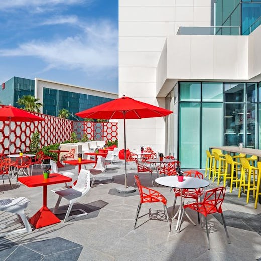 Oui Bar - Radisson RED Hotel Dubai Silicon Oasis